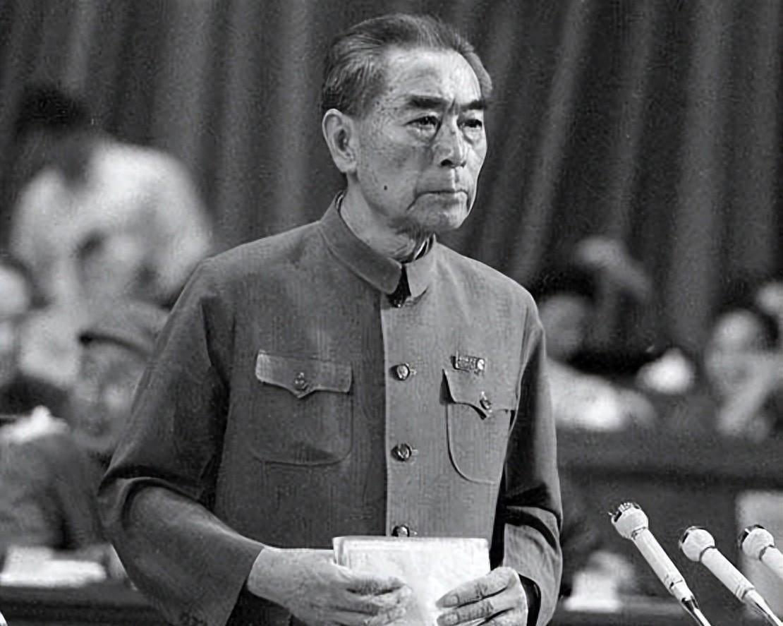 以仁爱著称的周总理为何罕见发火，让一位女服务员难过得哭泣很久呢？1956年深秋