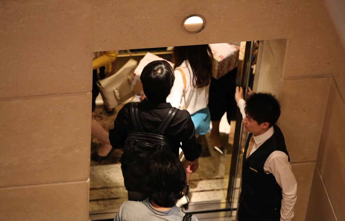 猥亵学生的男教师被处分后，居然调去保卫处？这波操作属实把我看傻了！🤯