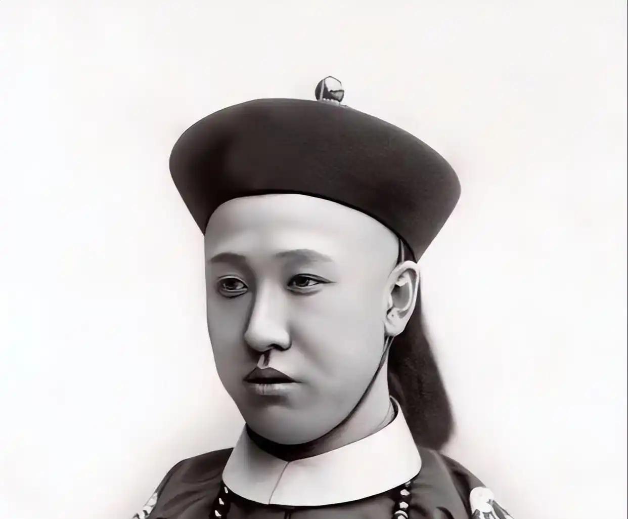 1900年德国公使克林德在京被杀，引发八国联军侵华。战后清廷被迫派醇亲王载沣赴德