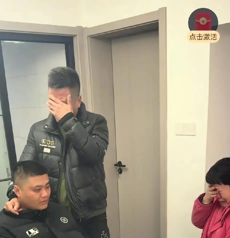 父母哭完他涨粉30万镜头里老人抹泪，弹幕刷卖惨。我翻了朱进三个月记录，没挂