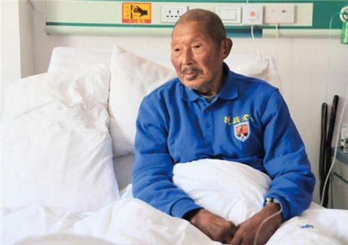 1979年，台湾老兵瞒着妻儿寄钱给大陆的原配，没想到，原配居然跟以前的下属“同居