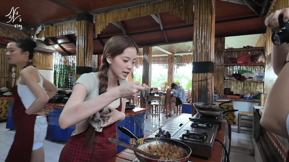 欧阳娜娜巴厘岛vlog欧阳娜娜的巴厘岛vlog真是让人心情瞬间放松！她的每个瞬