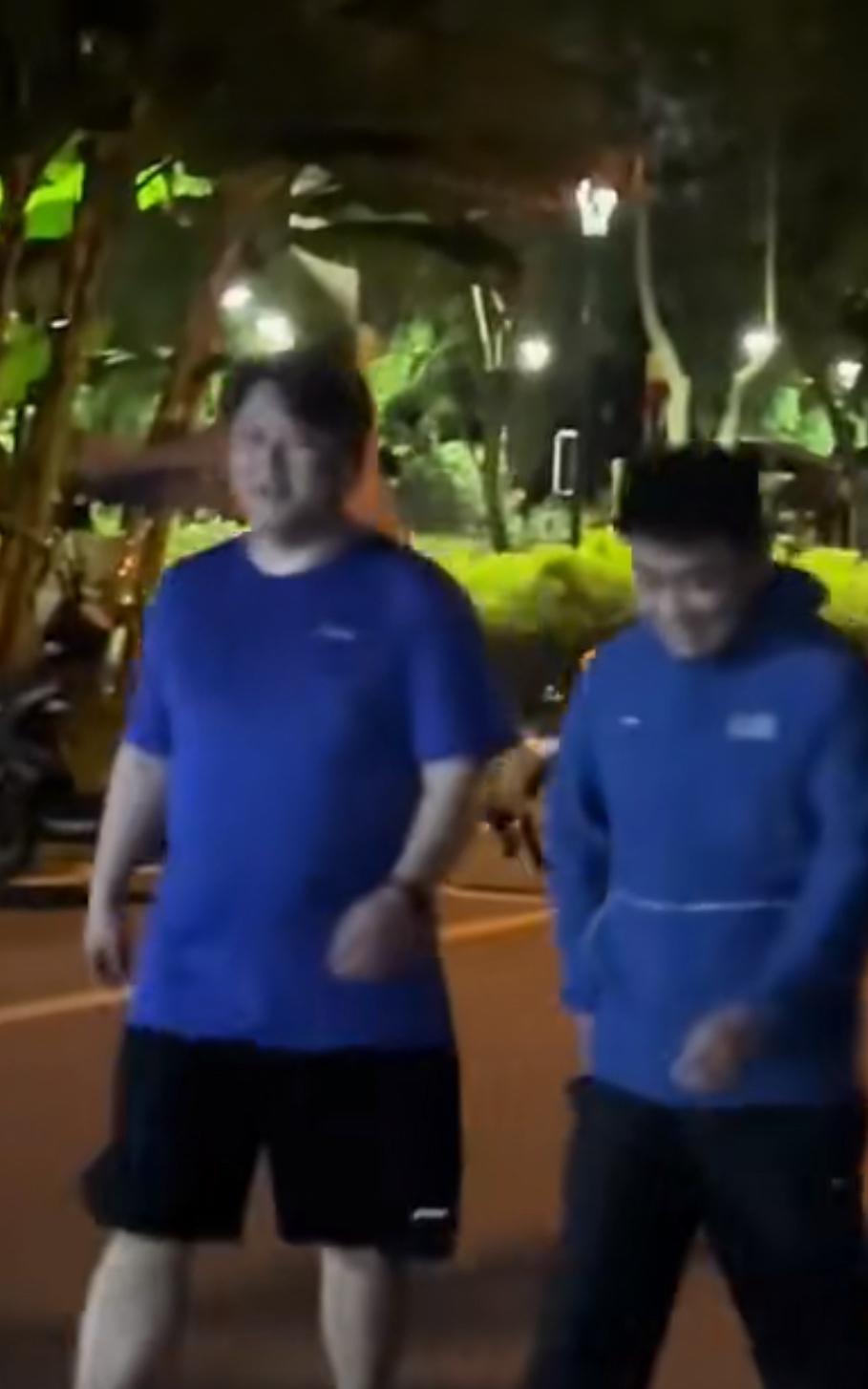 看来我的直觉没错！卸下国乒重担的刘国梁，虽开启了云南大理的悠闲之旅，那份对乒乓球