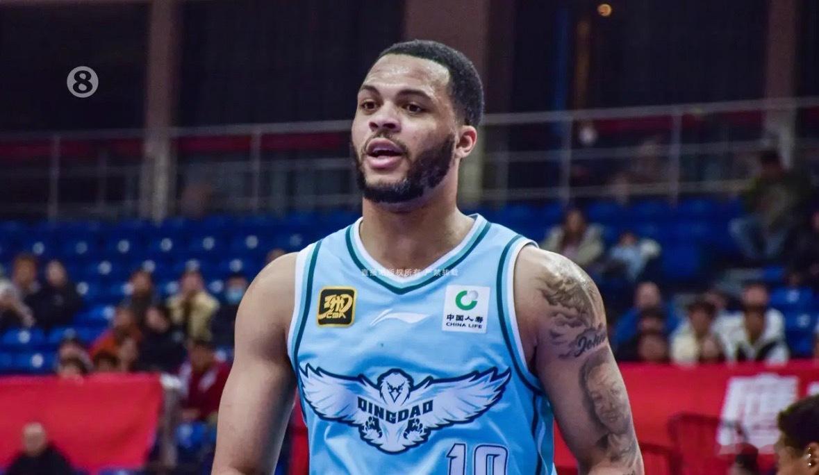 青岛四将受伤输给山东，广东广州都有伤病员，俱乐部杯太惹是生非青岛队胡小龙和纪卓崴