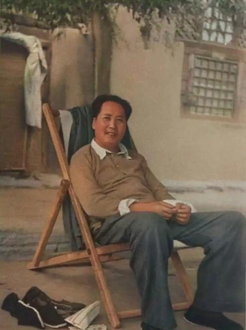 解放战争三大战役结束后，美国人曾责问蒋介石：“你有飞机，可以坐飞机指挥，却为什么