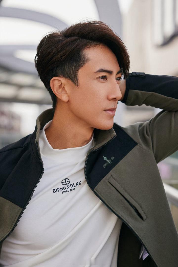 吴尊的颜值才是真正的不老神话吴彦祖脸比年轻时候变宽了有人说46岁的吴尊活出了一