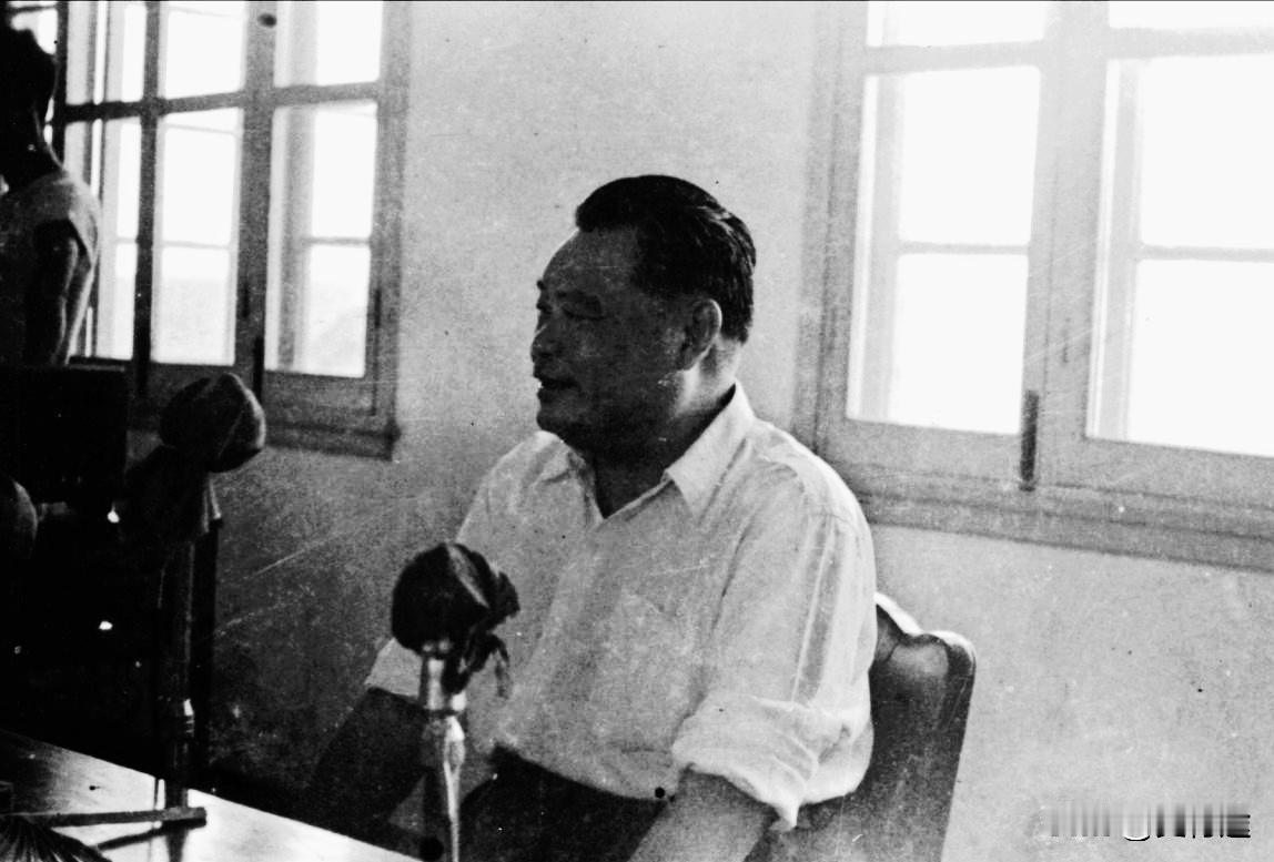 1959年，当时的江西省省长乘坐周总理的专车前往中南海，毛主席得知后，马上出门迎