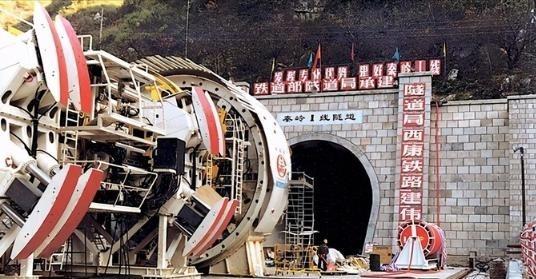 1997年，中国修建秦岭隧道时，找德国购买盾构机，德国鼻孔朝天：3.5亿一台，爱