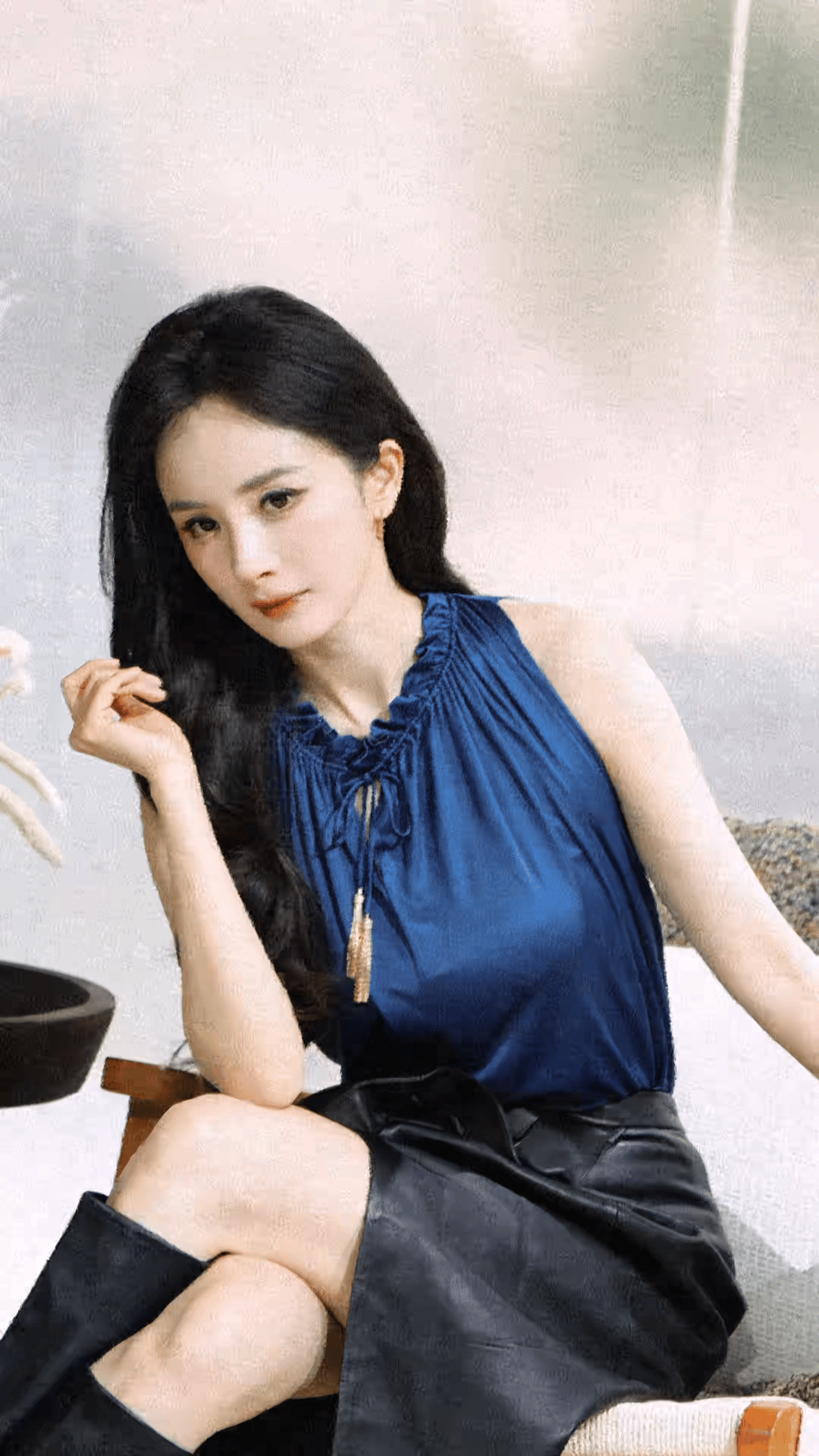 杨幂冯娷杨幂冯湮儿风沙已全部让路，旷野也是姐姐的背景板🥰今天只想找到一个问