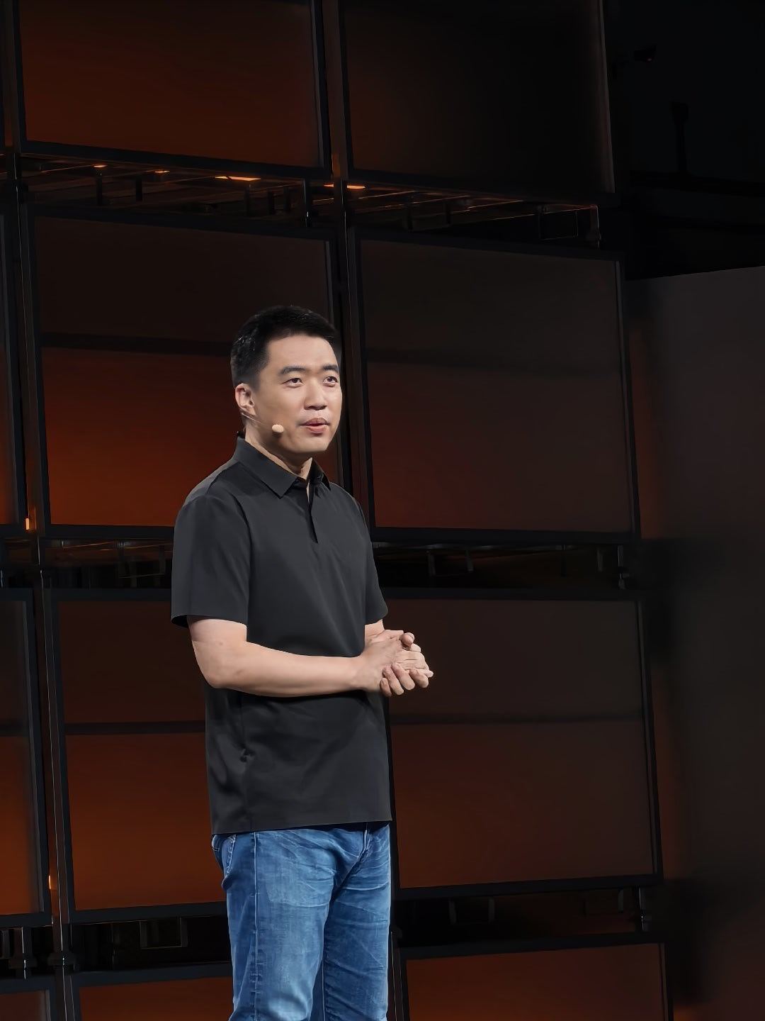 很喜欢李想每次发布会的开场白：“我是理想的产品经理李想”。就像我之前发微博说的