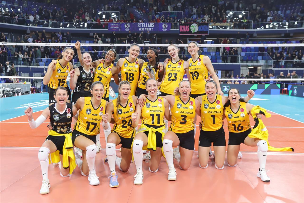 瓦基弗银行让二追三逆转米兰，欧冠四强赛抢得先机2025-2026女排欧冠1/