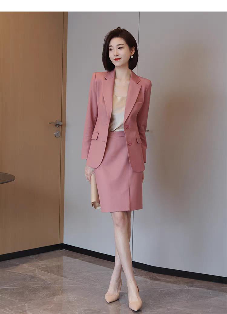 《温柔系修身小西装外套OL通勤气质铅笔包臀裙西服套装》每天穿的不一样，这就是自信