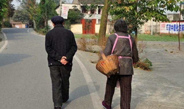 今天在儿子儿媳家呆了一天，不自在了一天！​这两天儿媳不舒服，在家休息，儿子上班