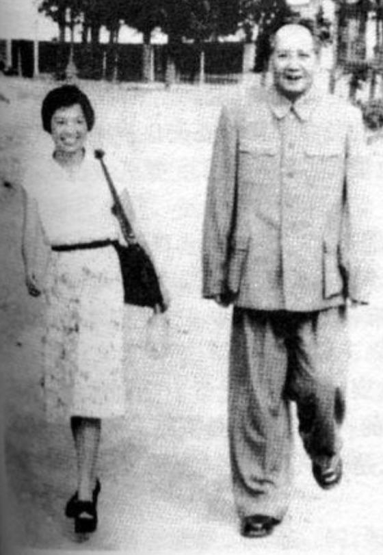 1959年，吴旭君说要走，主席连问为什么，她说，我爱人被定为反党小集团成员了，主