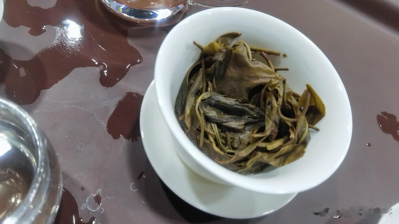 聊起今年春茶，最大的感慨：如今想寻一杯守住自然本真、符合传统茶体系标准的好茶，越