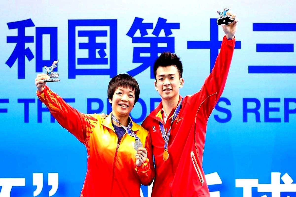我跟你说个事儿，你可能都忘了。郑思维第一块全运金牌搭档陈清晨，她那届拿混