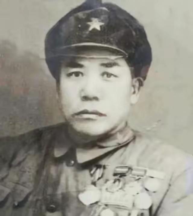 1955年，新中国首次大授衔，伟人看完授衔名单，突然问道：“那个砍杀了27名日军