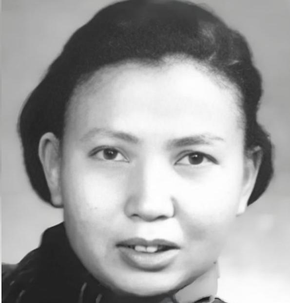 1941年21岁的女战士莫林被活埋前，敌人竟突然问：“你认识莫林吗？”莫林一听暗