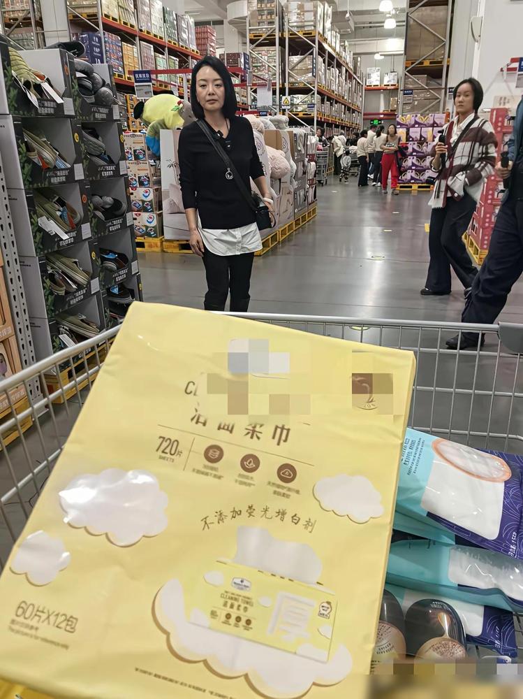 王中磊老婆王晓蓉如今的现状，给所有女人都提了个醒，前两天有网友在北京的山