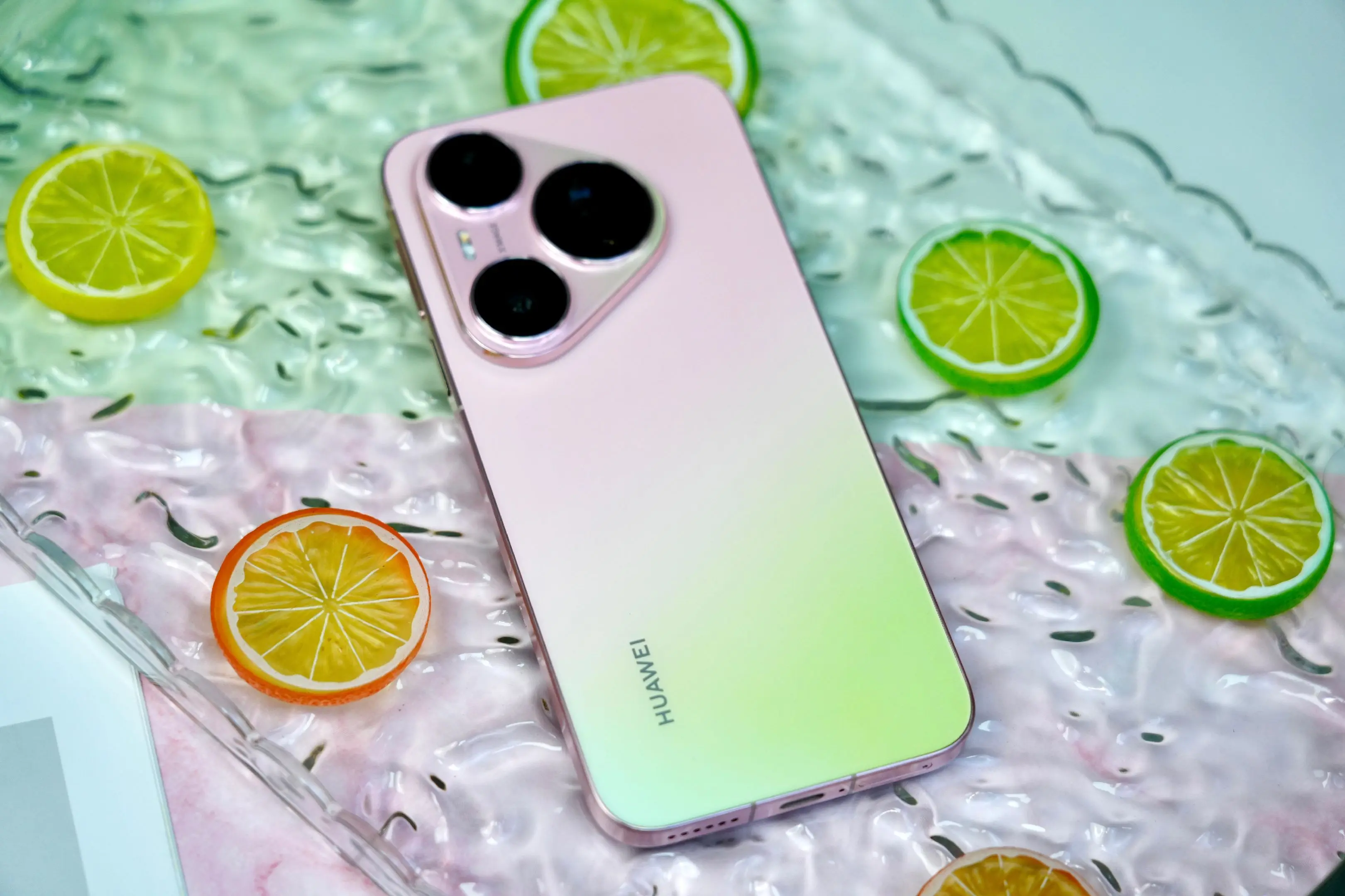 华为Pura 90 Pro｜粉红芭乐开箱。当春日晚风撞上多汁芭乐，直接...