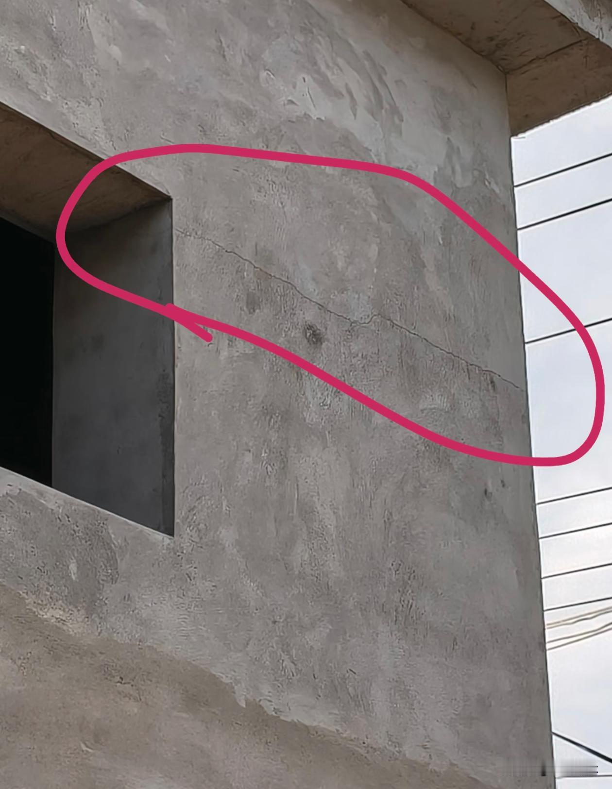 农村自建房出现这种情况有危险吗？