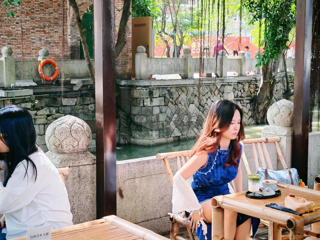 旗袍美女街头随拍