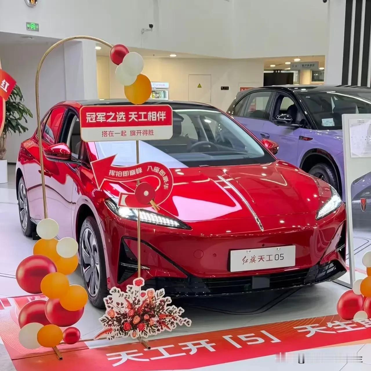 2025年，这个秘密再也藏不住了！要智能——买问界。要豪华——买尊界S8