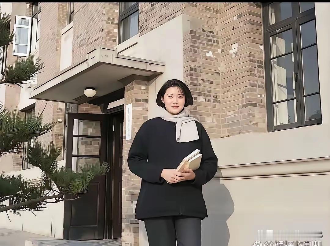 这章含之确实很美。在当时是惊为天人的。洪晃的外貌要是像妈妈就好了。妈妈太