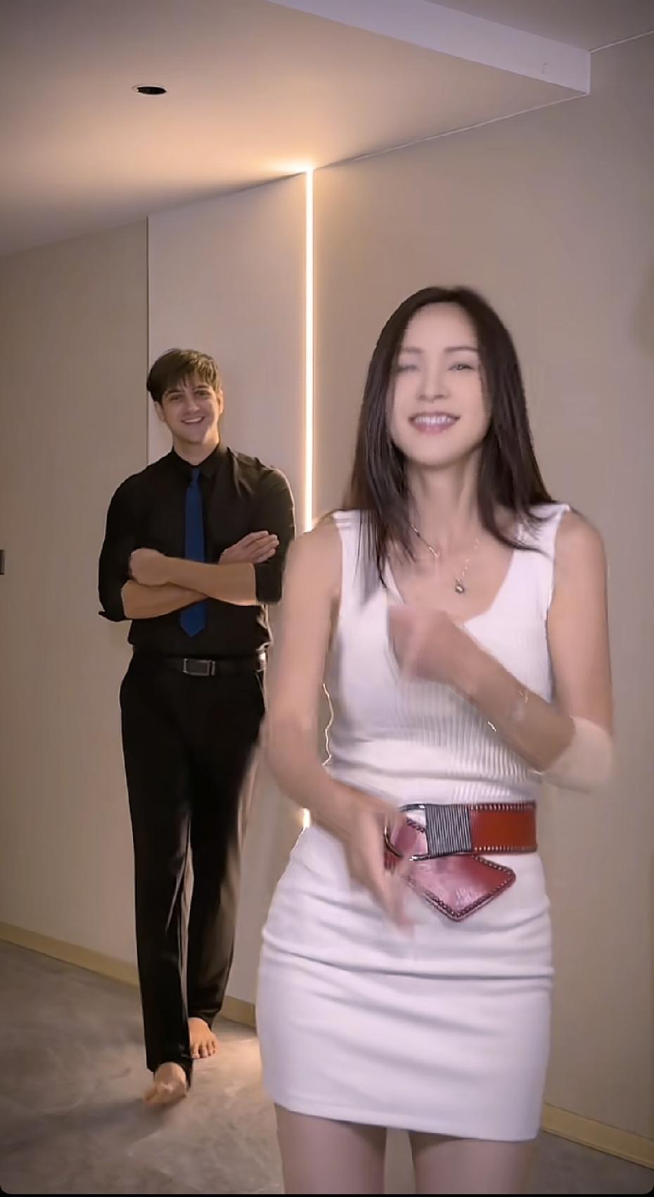 娶一个大16岁的媳妇，如今依然恩爱如初。立陶宛模特托马斯19岁时来到广州，不久遇