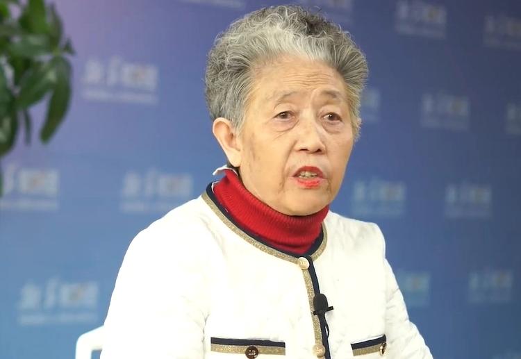 1996年，老干妈创始人陶华碧四处寻找玻璃瓶供应商，作坊规模太小，多家厂商都拒