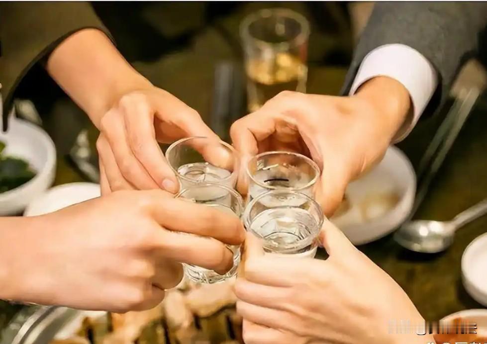 吉林长春，23岁男子与朋友聚餐喝酒，期间，见朋友带的一对小情侣发生口角，女方单独