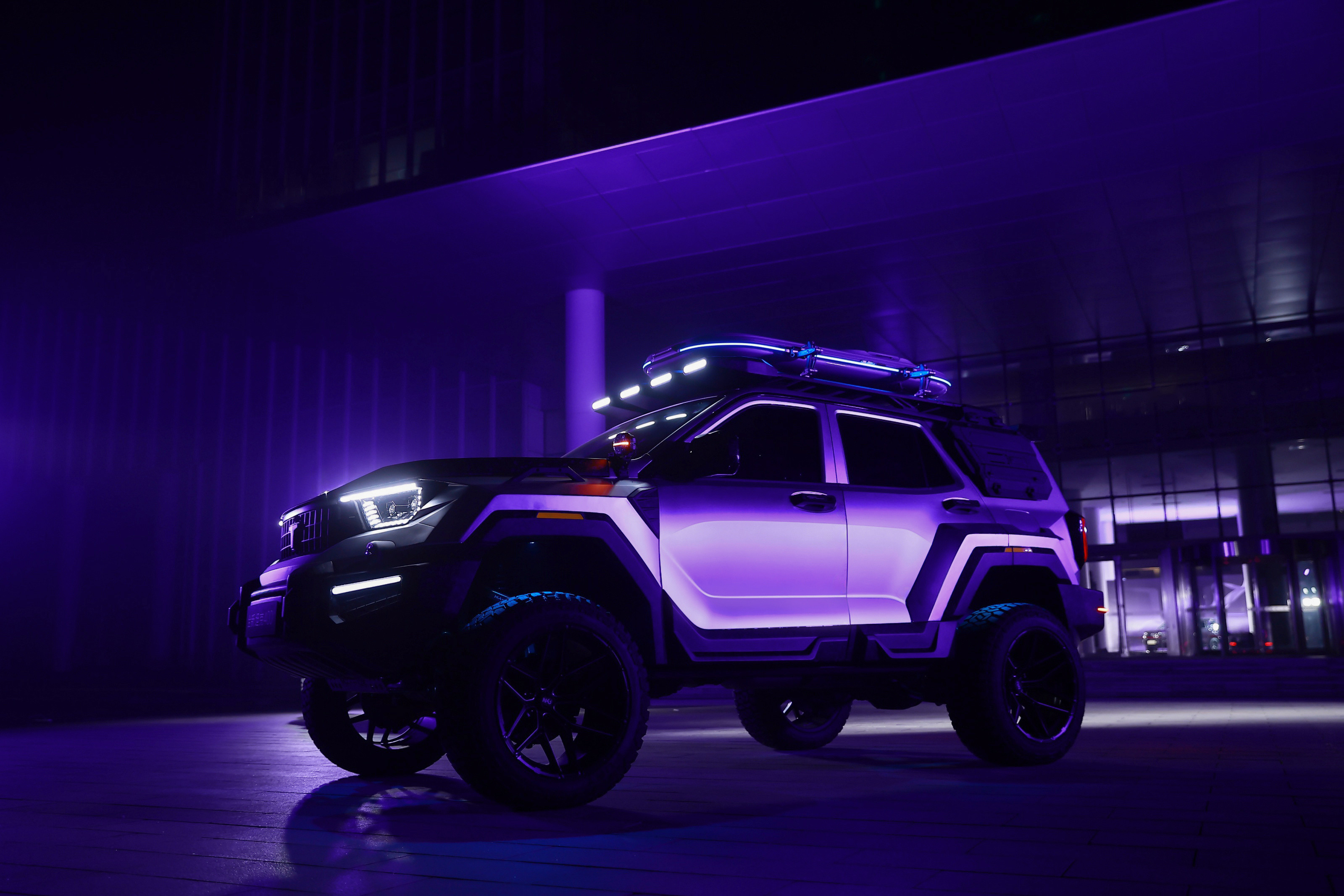 魏建军为梦泪解锁新装备全新坦克400终于上市了，新车为越野爱好者开启潮酷越野新时