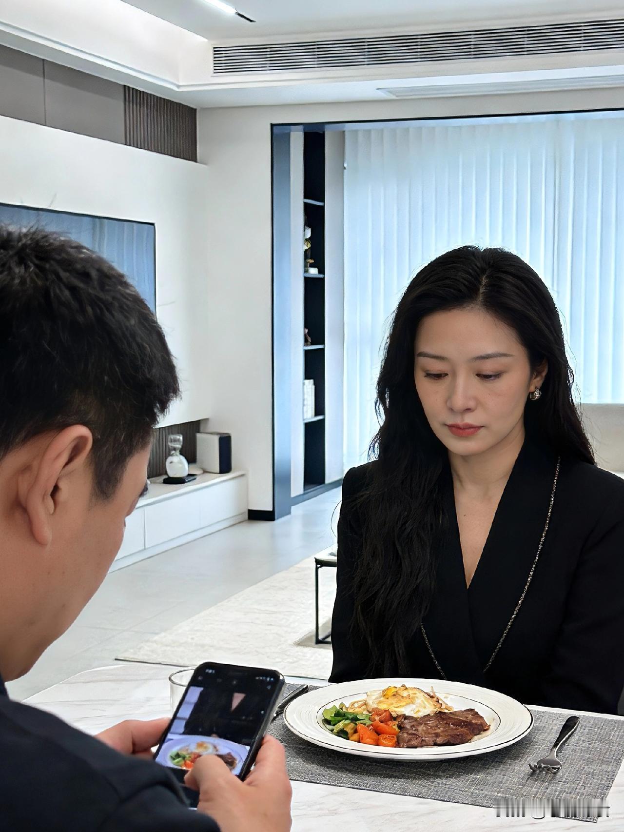 你发现没有，出轨后的婚姻，最折磨人的不是离婚，是“不离也不爱”单位林姐，发现