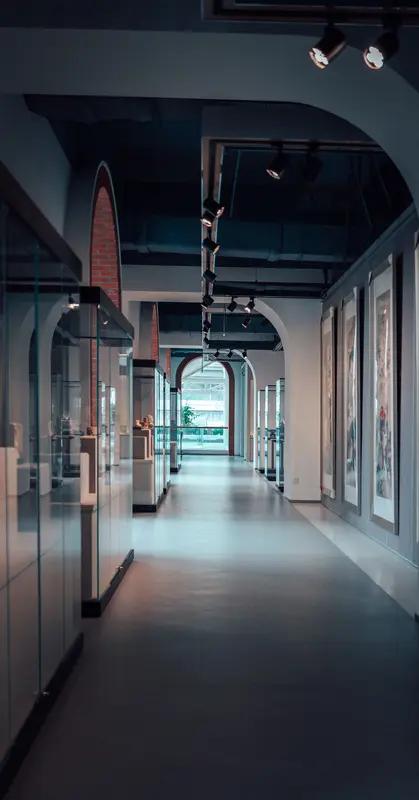 00后在逛一种很新的博物馆，看完笑不活了别以为博物馆都是老古董，现在00后逛