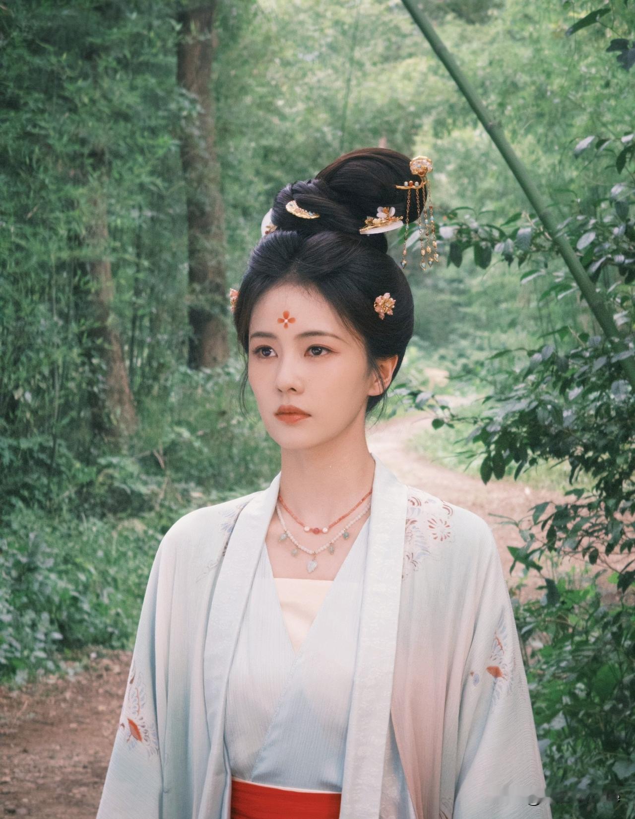 6月7日，白鹿《莫离》剧宣风波！白鹿红稿博主发文控诉白鹿莫离剧宣团队，只找白鹿