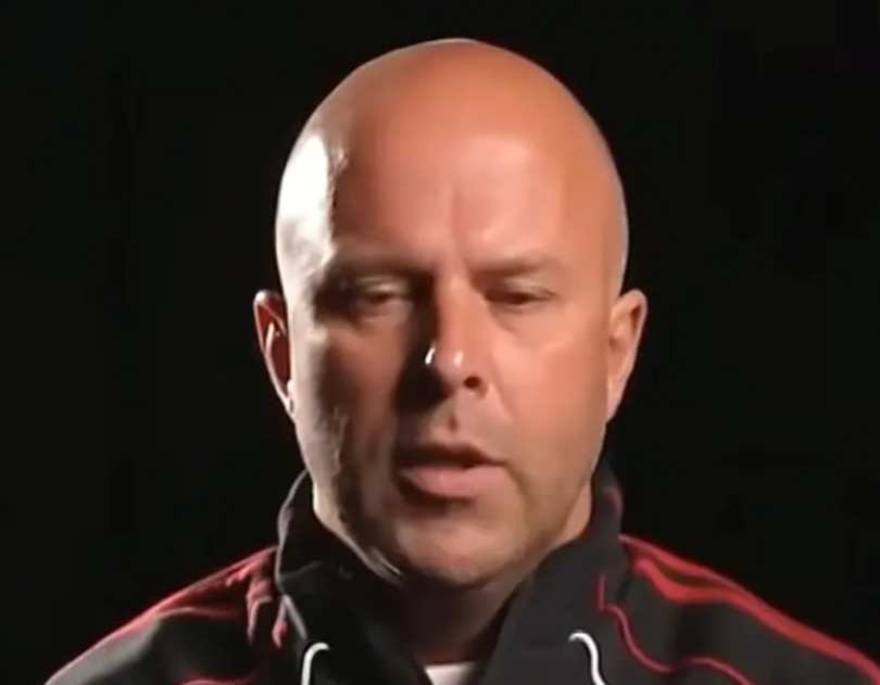 斯洛特根本不是要让主力队员休息,是他根本不敢上主力,不上主力输球有借口,是个没有