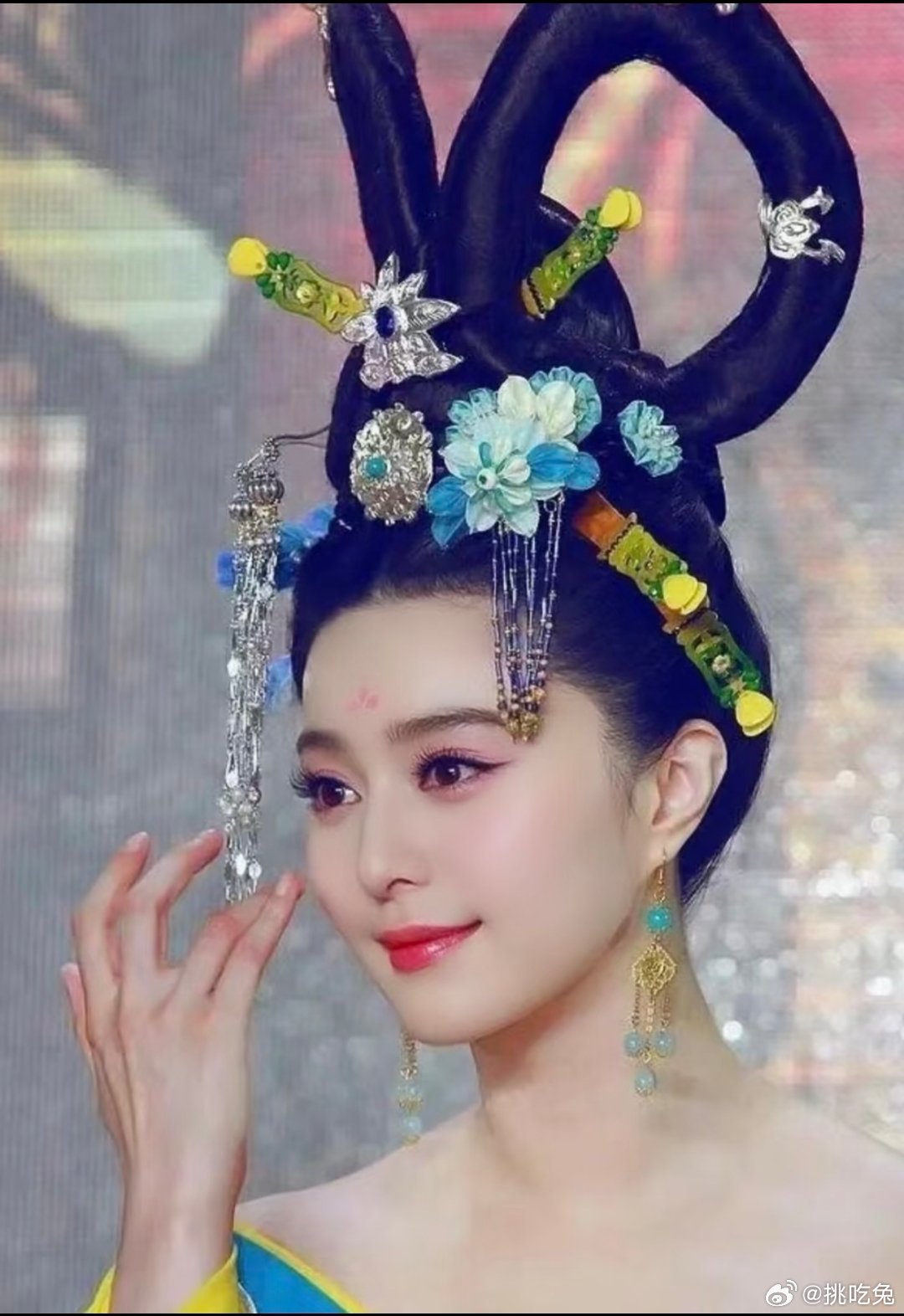 像白瓷一样温润细腻，好美的人…是否认同范冰冰是亚洲最美的人？