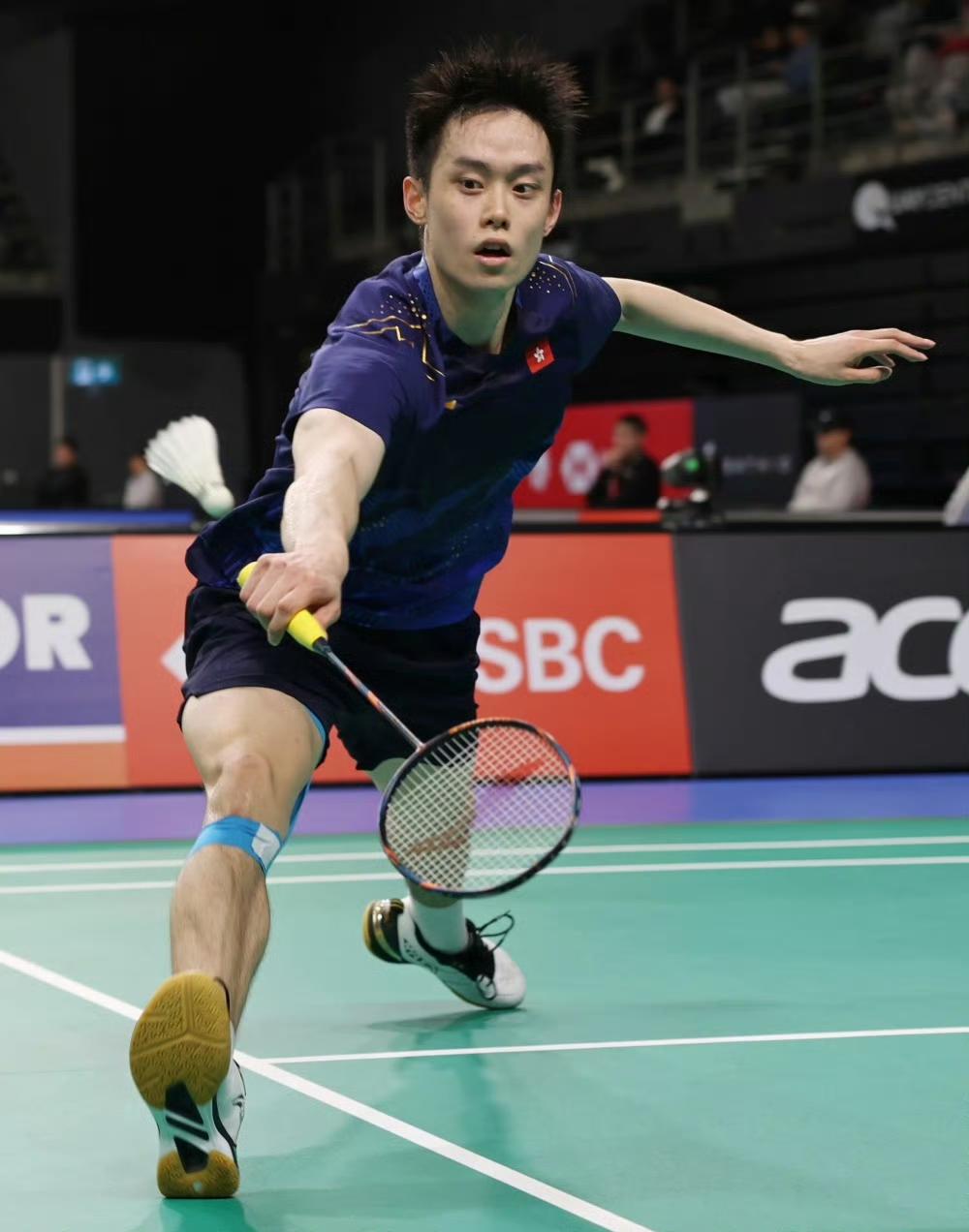 吴英伦淘汰世界No.1乔纳坦！在超级750中国羽毛球大师赛男单首轮比赛中，