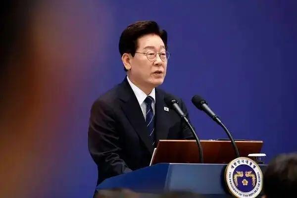 韩国做出表态了！9月18日，韩国总统李在明在青瓦台记者会上表示，韩国不会以任何
