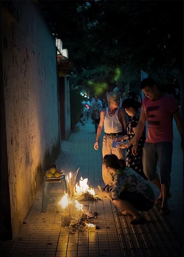 中元节别只当普通日子！老一辈的禁忌真不是吓人，民间祭祖禁忌每年一到农历七月