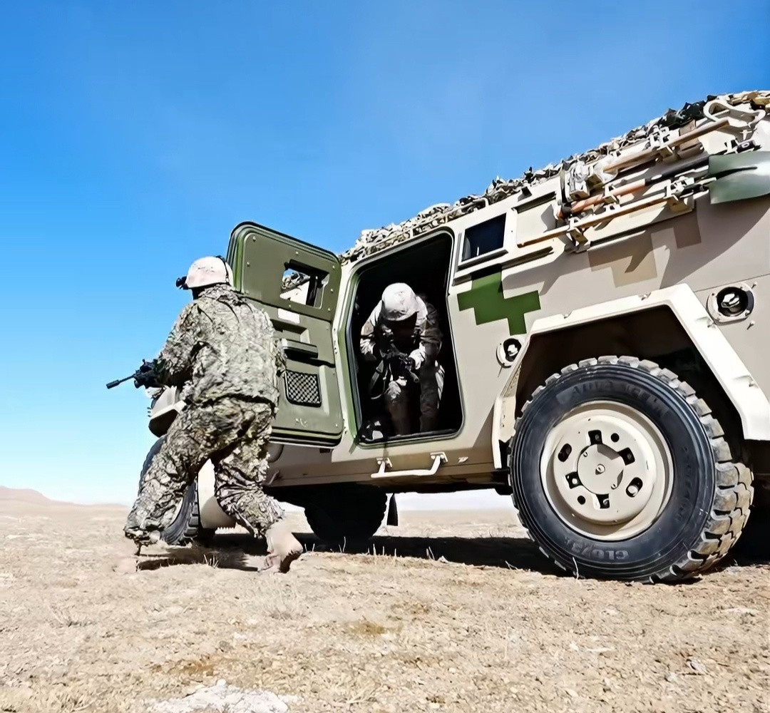 新型35毫米枪挂榴弹发射器，这次是重型旅侦察分队，一个侦察班至少有两支35枪榴。