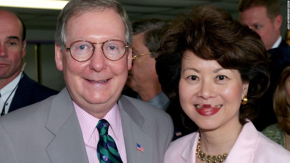 华裔政治家族，却遭特朗普清洗！特朗普如何扳倒“赵家人”？华盛顿有个残酷的潜规则