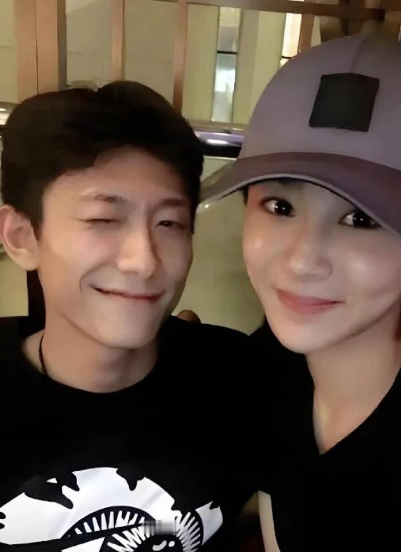 杨紫说，如果自己和张一山谈恋爱，就感觉像“爱上亲人”一样，那就浑身不自在。其实