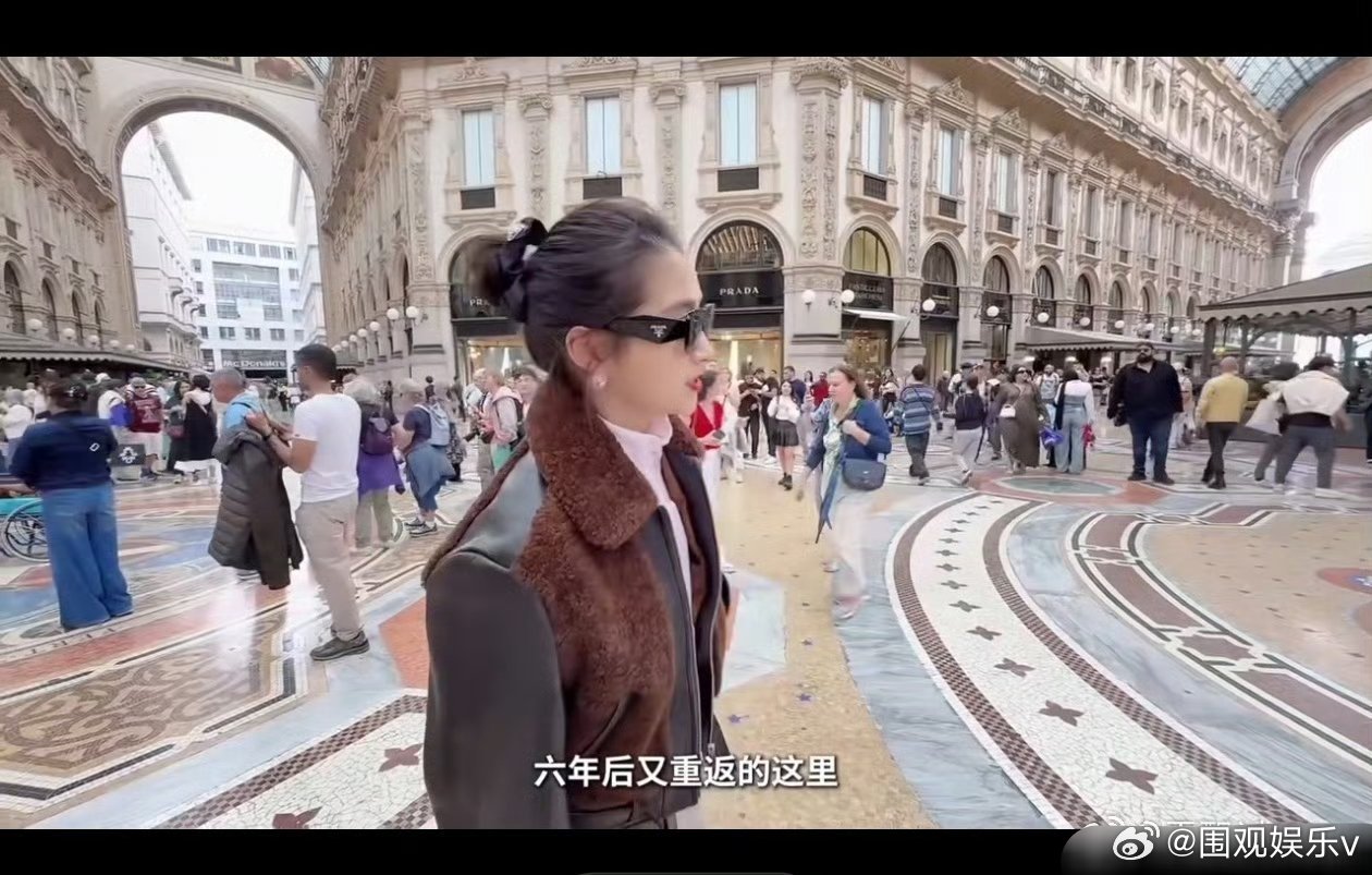 关晓彤这才是我的衣服格格在线展示一键换装，只有我觉得第一套很好看吗，第二套太
