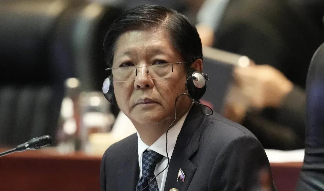 菲律宾向美国完全开放市场，并向美国输入商品实行零关税，相反菲律宾要向美国支付19