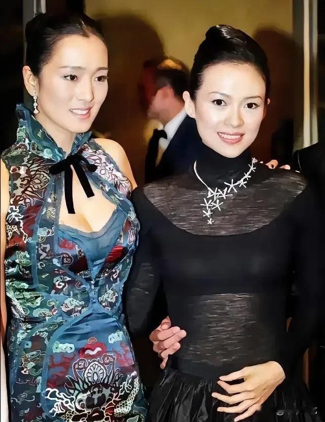 这俩人站一块绝对是“霹雳娇娃”组合.（7个男朋友）巩俐：“你强任你强，明月照大