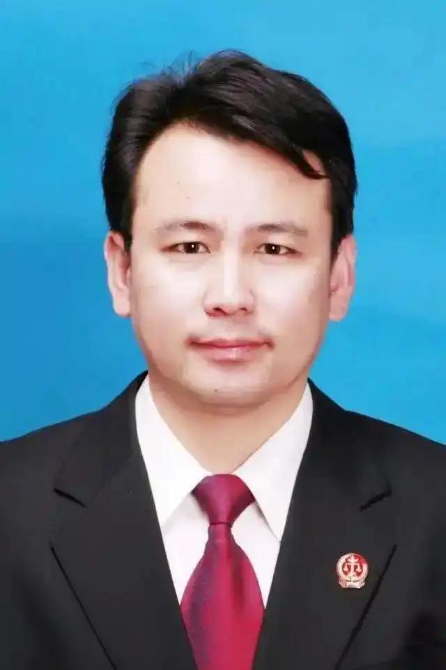 武汉中级人民法院刑一庭庭长李某森可以提前退休吗？武汉中院法官李某森万万没有想到