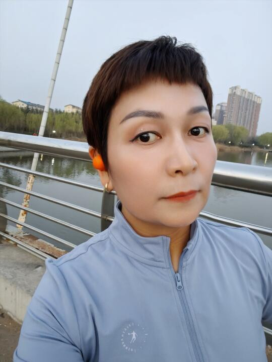 偶尔夜跑也挺好，五公里跑完了🏃