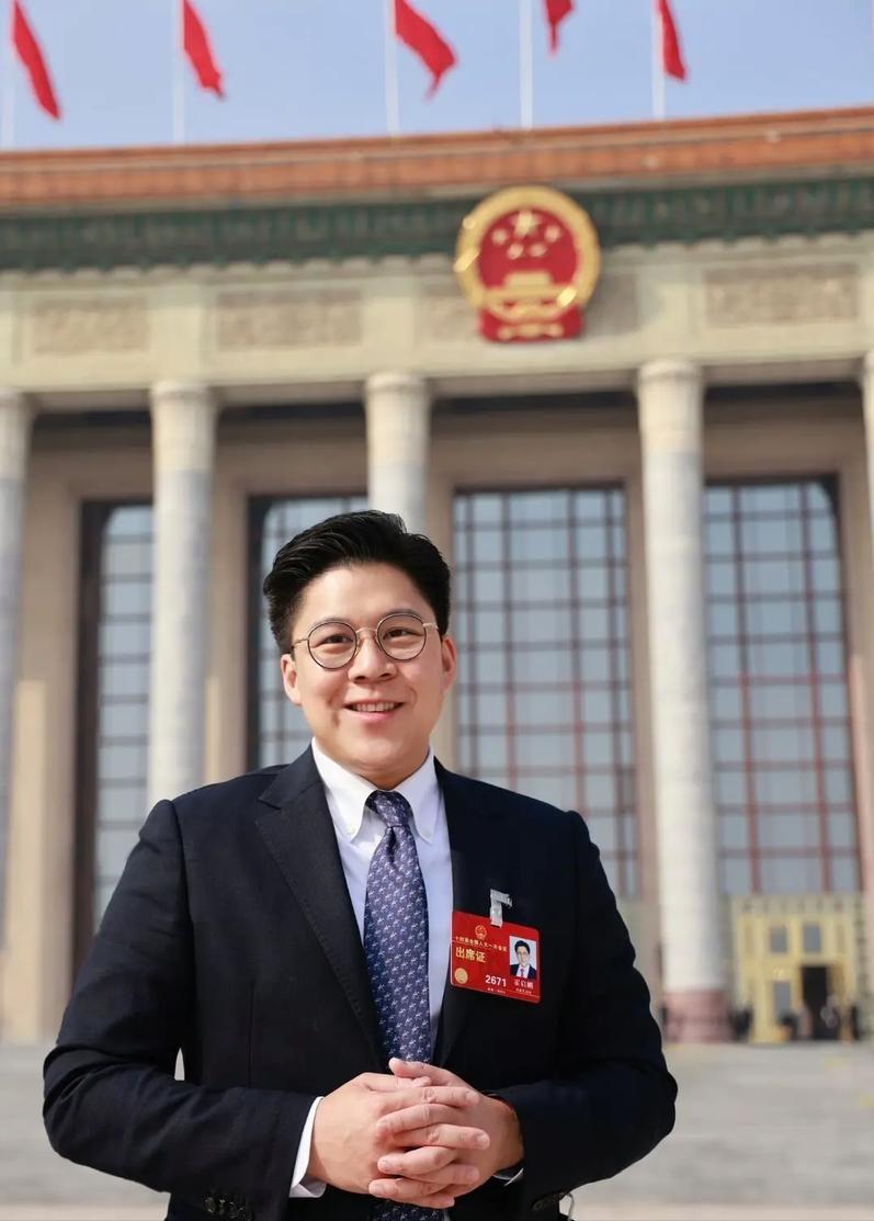 霍启刚曾在访谈中坦言，自己这辈子遇上两位改变命运的贵人，一位磨平了他的骄躁，重塑