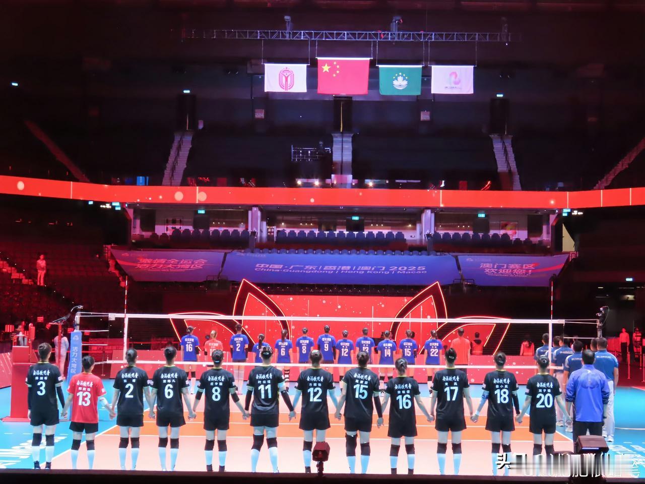 福建女排队长郑益昕在夺取全运会铜牌后发了一条推文，其中一张图片竟是福建女排与江苏